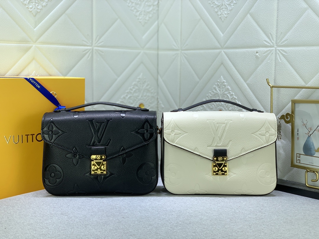 LV BAG 02