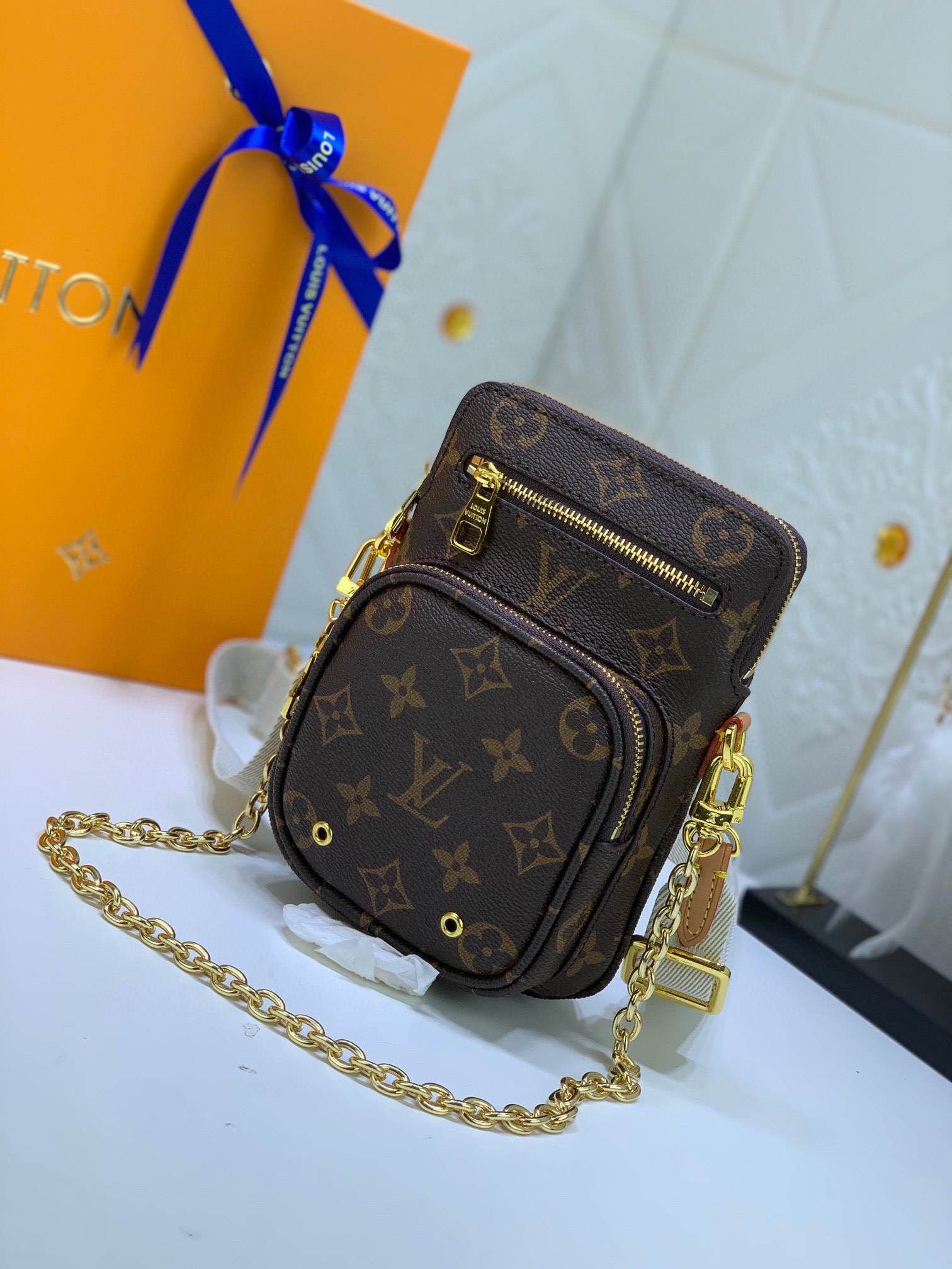 LV Bag 04