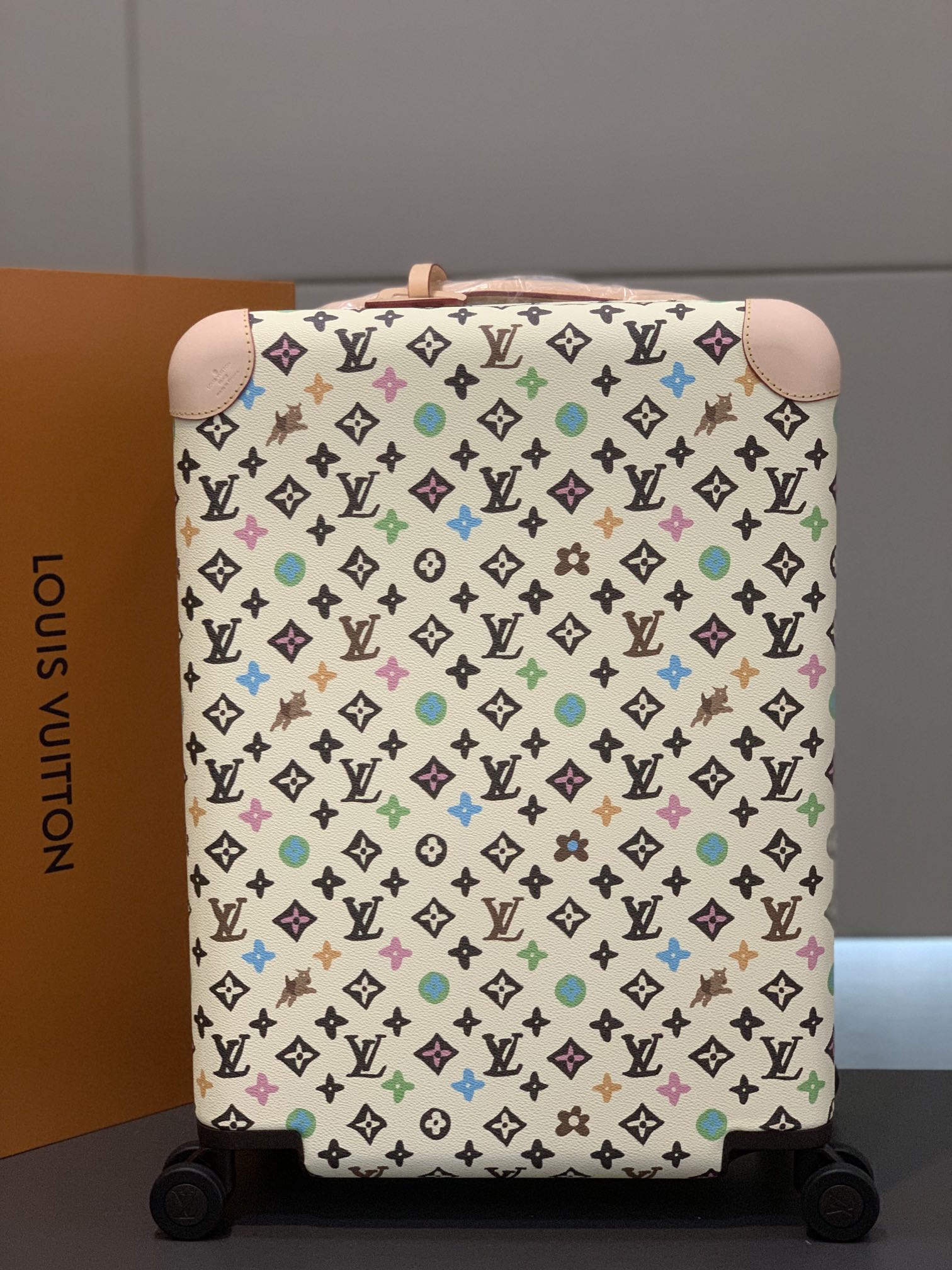 Lv Luggage 006