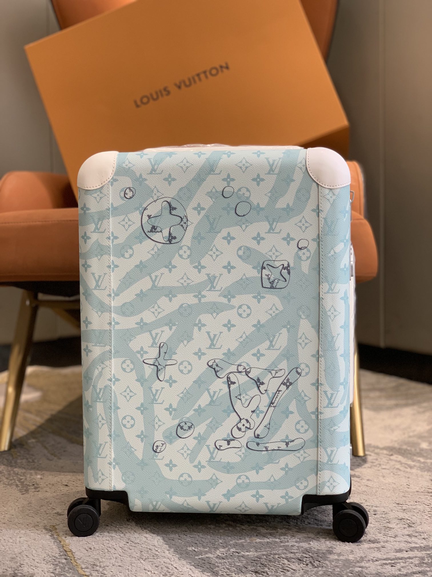 Lv Luggage 011