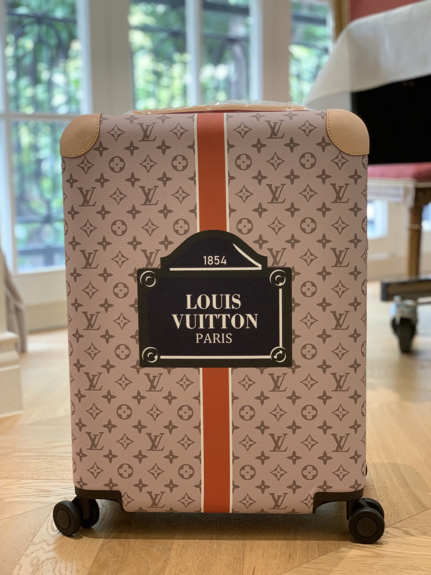 Lv Luggage 012