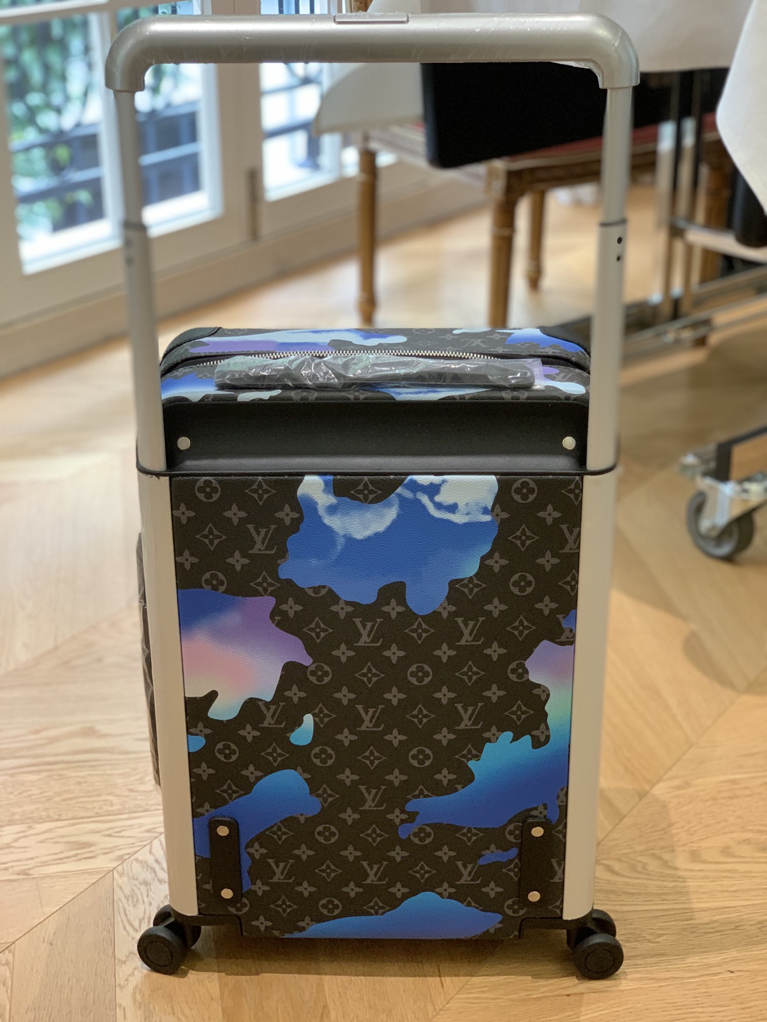 Lv luggage 013