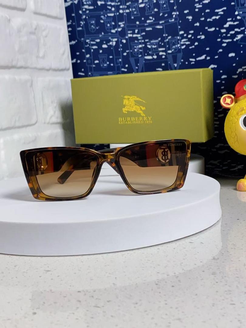 Burberry Sunglass